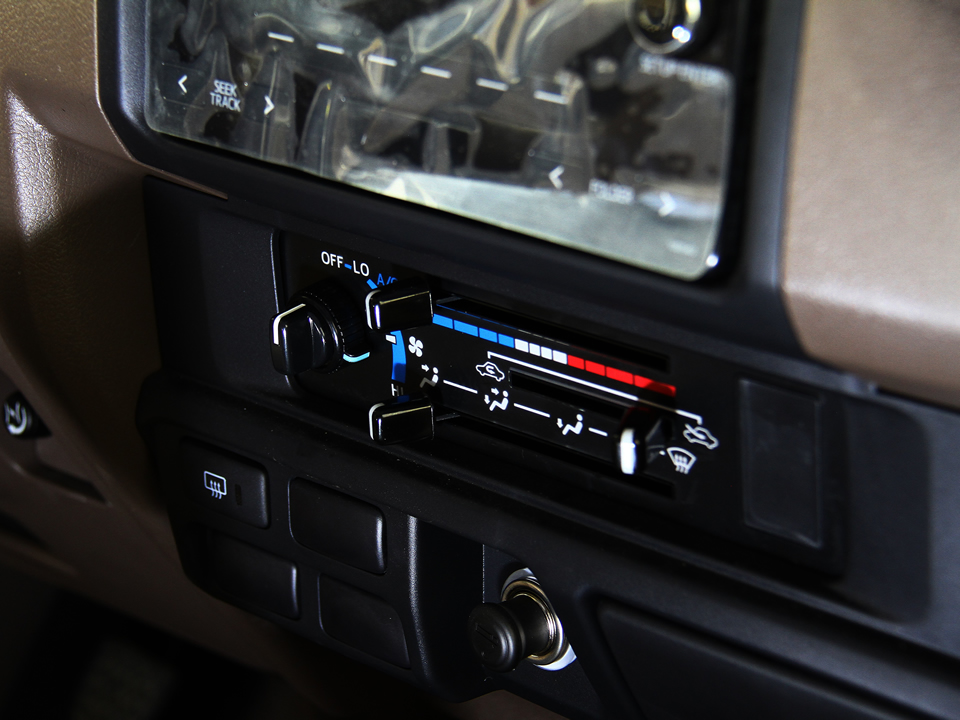 左ハンドルランクル70ディーゼル